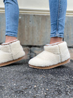 Stinger Micro Teddy Natural Shoes Emu 